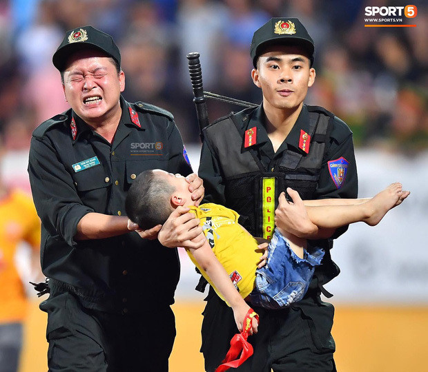 Bác sĩ nhi khuyên không nên đưa ngón tay vào miệng trẻ khi sơ cứu co giật Bac si nhi khuyen khong nen dua ngon tay vao mieng tre khi so cuu co giat