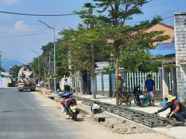 Lâm Đồng: Thi công ẩu tại dự án vỉa hè đường Thống Nhất - Hình 7 Lam Dong: Thi cong au tai du an via he duong Thong Nhat-Hinh-7