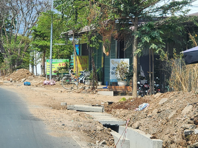 Lâm Đồng: Thi công ẩu tại dự án vỉa hè đường Thống Nhất - Hình 4 Lam Dong: Thi cong au tai du an via he duong Thong Nhat-Hinh-4