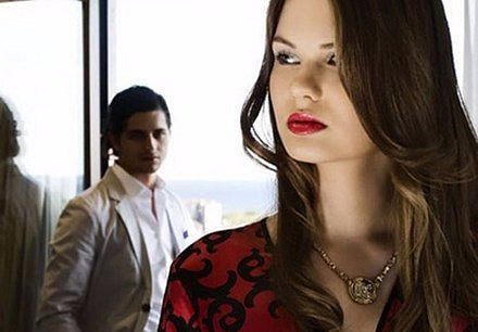 Chồng đi đổ rác thấy vợ cũ đẹp lộng lẫy bước ra từ nhà hàng xóm Chong di do rac thay vo cu dep long lay buoc ra tu nha hang xom