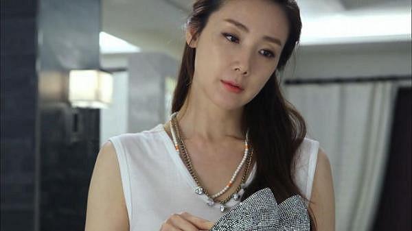 Chết sững khi nhận tin nhắn của con, chồng vội buông bồ trẻ lao ngay về Chet sung khi nhan tin nhan cua con, chong voi buong bo tre lao ngay ve