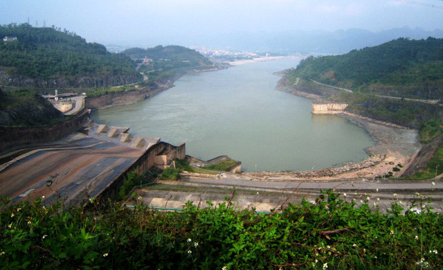 Đập Thủy điện Hòa Bình - công trình kỳ vĩ lớn nhất Đông Nam Á. - Hình 3 Dap Thuy dien Hoa Binh - cong trinh ky vi lon nhat Dong Nam A.-Hinh-3