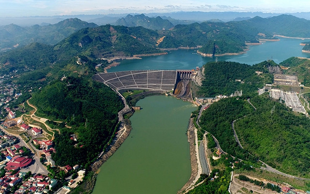 Đập Thủy điện Hòa Bình - công trình kỳ vĩ lớn nhất Đông Nam Á. Dap Thuy dien Hoa Binh - cong trinh ky vi lon nhat Dong Nam A.