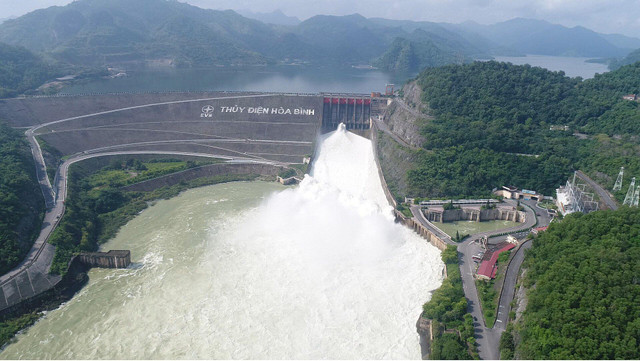 Đập Thủy điện Hòa Bình - công trình kỳ vĩ lớn nhất Đông Nam Á. - Hình 4 Dap Thuy dien Hoa Binh - cong trinh ky vi lon nhat Dong Nam A.-Hinh-4