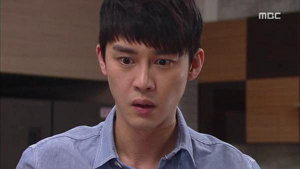 Nhìn thấy món đồ vợ để quên trong phòng, chồng sợ mất mật bỏ ngay thói trăng hoa Nhin thay mon do vo de quen trong phong, chong so mat mat bo ngay thoi trang hoa