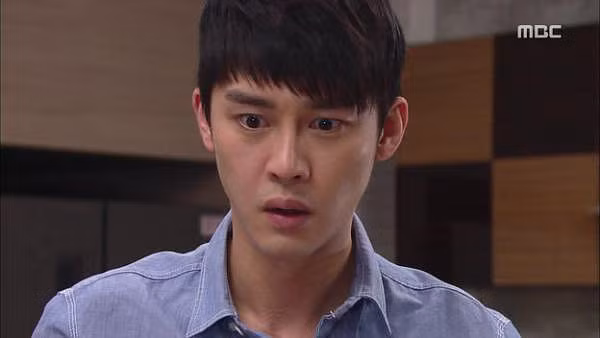 Nhin thay mon do vo de quen trong phong, chong so mat mat bo ngay thoi trang hoa