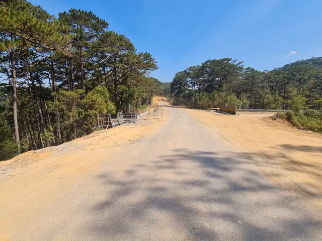 Vuong nhieu vi pham, Dich vu do thi Da Lat van duoc uu ai ?-Hinh-7