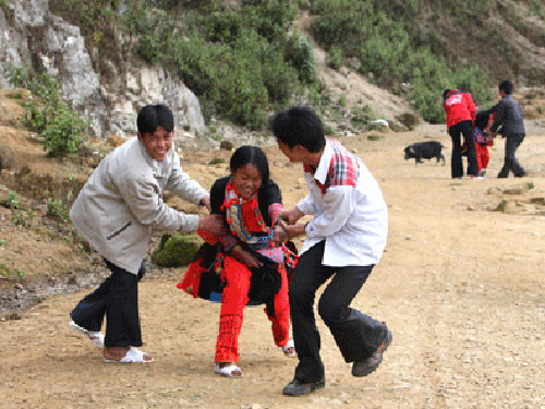 Phong tục cưới xin kỳ lạ ở Việt Nam: Ngủ thử, bắt chồng, 'vỗ mông' kén vợ - Hình 6 Phong tuc cuoi xin ky la o Viet Nam: Ngu thu, bat chong, 'vo mong' ken vo-Hinh-6