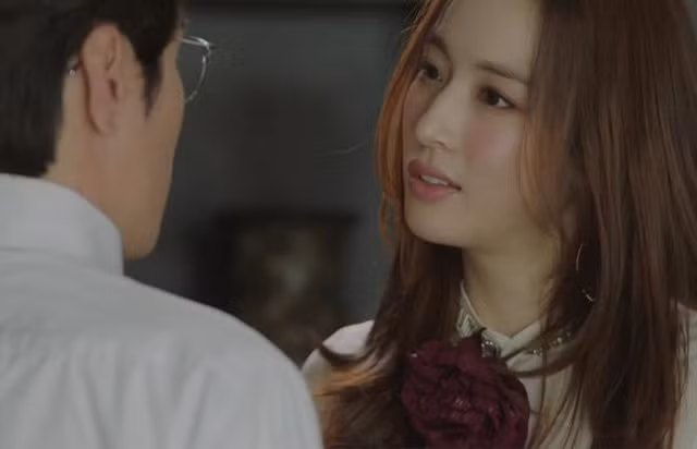 Dau don phat hien nghe nghiep that su cua ban gai ngoan hien