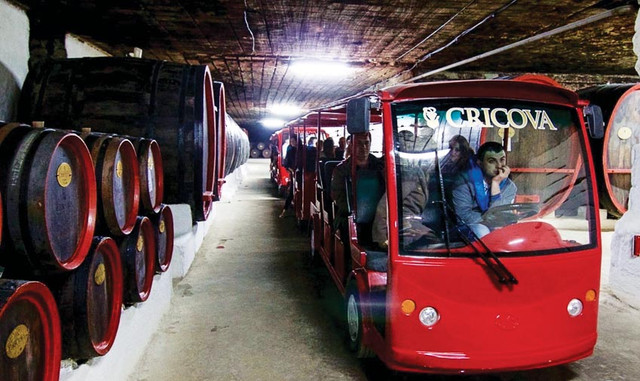 Quốc gia có những hầm rượu vang độc nhất vô nhị ẩn sâu dưới đất - Hình 12 Quoc gia co nhung ham ruou vang doc nhat vo nhi an sau duoi dat-Hinh-12