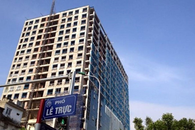 Vì sao hơn 4 năm vẫn chưa xử lý xong toà nhà 8B Lê Trực xây dựng sai phép? Vi sao hon 4 nam van chua xu ly xong toa nha 8B Le Truc xay dung sai phep?