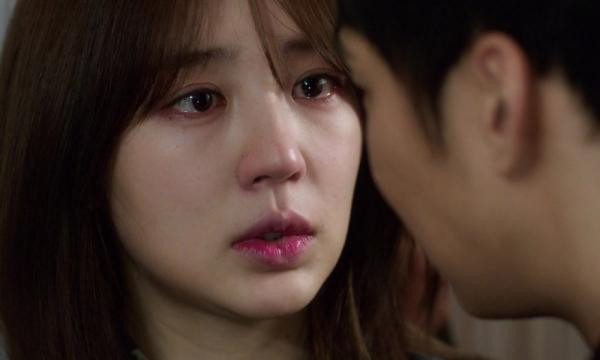 Vội về vì lo chồng sốt cao, không ngờ có người đang "vật vã" chăm anh Voi ve vi lo chong sot cao, khong ngo co nguoi dang