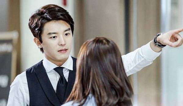 Vo chong toi cai nhau to vi bong dau xuat hien chiec quan la bi xat day ot