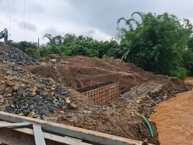 Duong Song Nhan - Dau Giay (Dong Nai): Troi mua nha thau van tham nhua? (bai 1)-Hinh-7