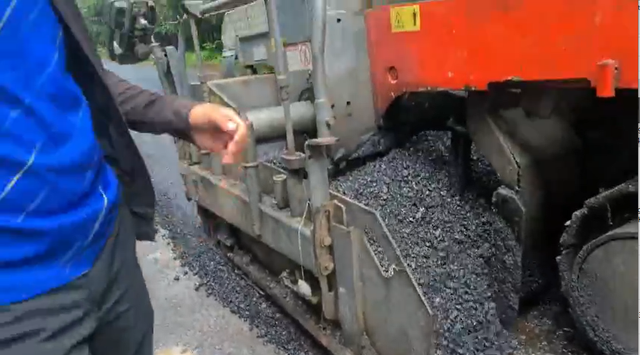 Duong Song Nhan - Dau Giay (Dong Nai): Troi mua nha thau van tham nhua? (bai 1)