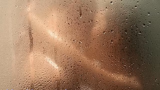 Chet dieng khi nghe tieng an ai ren ri cua vo trong phong tam