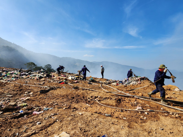 Bao giờ bãi rác Cam Ly hết 'ám' người dân? - Hình 3 Bao gio bai rac Cam Ly het 'am' nguoi dan?-Hinh-3