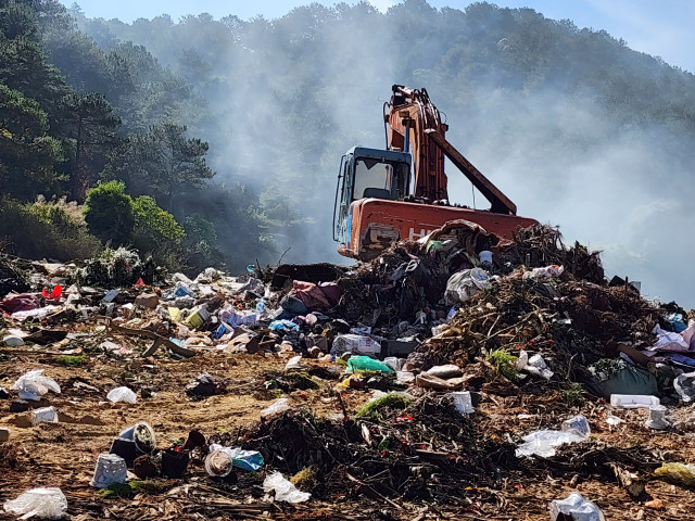 Bao giờ bãi rác Cam Ly hết 'ám' người dân? - Hình 2 Bao gio bai rac Cam Ly het 'am' nguoi dan?-Hinh-2