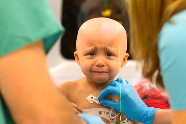 Soc: Hang loat benh nhi ung thu mau do... son tuong?