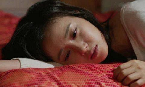 Bàng hoàng phát hiện chồng dắt tình cũ về nhà ngủ để tâm sự Bang hoang phat hien chong dat tinh cu ve nha ngu de tam su