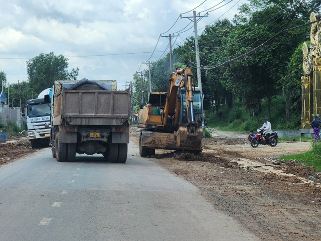 Dong Nai: “Suc khoe” nha thau Duc Hung chuyen thi cong lap dat tuyen ong cap nuoc-Hinh-5
