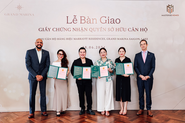Masterise Homes bàn giao sổ hồng các căn hộ Hàng hiệu Marriott đầu tiên Masterise Homes ban giao so hong cac can ho Hang hieu Marriott dau tien