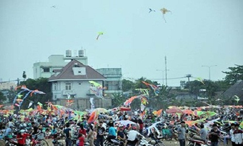 Khu vực cánh đồng diều nơi bé Đạt bị diều “khủng” kéo lên không trung ở đoạn cao khoảng 20m rồi rơi xuống đất tử vong.