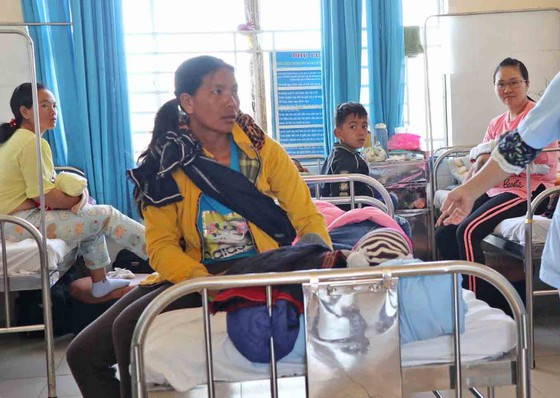 Hơn 80 trẻ nhập viện nghi ngộ độc sau bữa ăn từ thiện Hon 80 tre nhap vien nghi ngo doc sau bua an tu thien