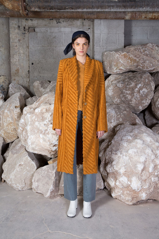 Thu phí quảng cáo nhãn hàng mới với giá “cắt cổ”, Vogue bị “ném đá“ - Hình 3 Thu phi quang cao nhan hang moi voi gia “cat co”, Vogue bi “nem da“-Hinh-3
