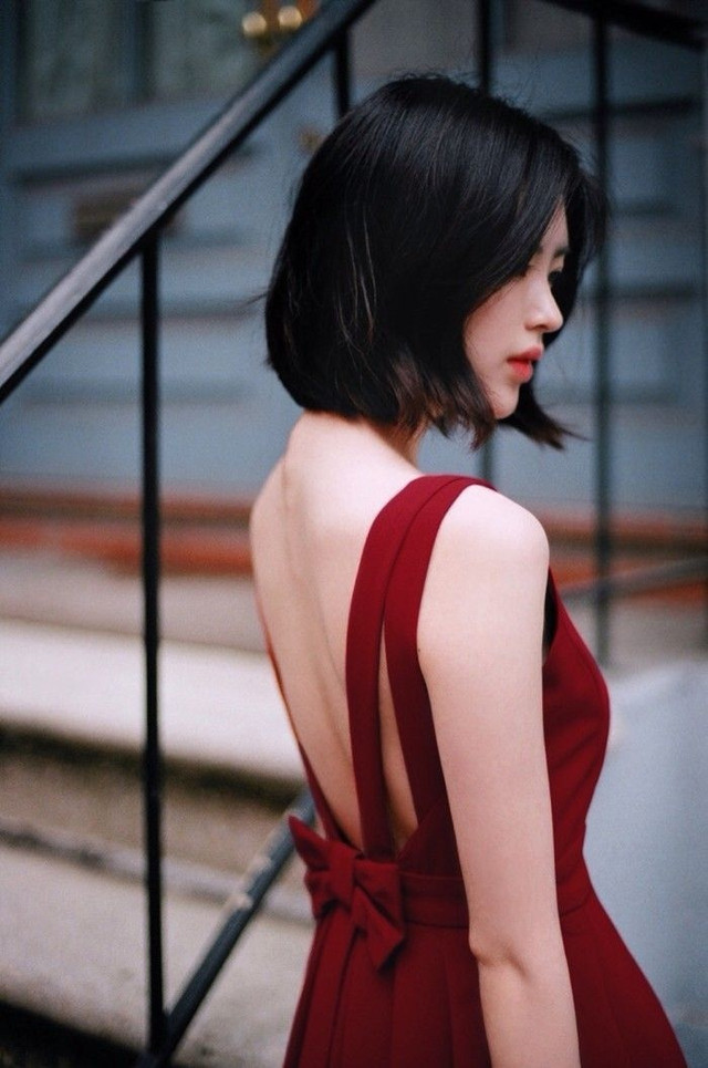 5 tuyệt chiêu diện đồ hở lưng đẹp nuột nà khiến chàng mê mẩn - Hình 2 5 tuyet chieu dien do ho lung dep nuot na khien chang me man-Hinh-2