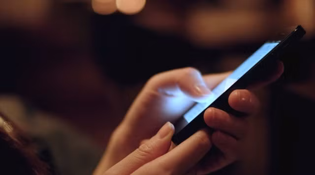 Bi kich tu cuoc dien thoai trong dem tan hon