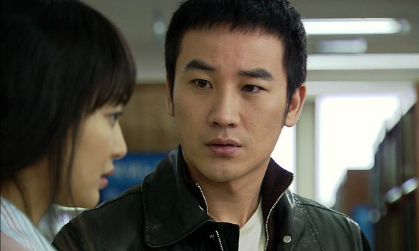 Cuộc điện thoại lúc 0 giờ: “Em ngủ đi, đêm nay chị ấy bao anh rồi!” Cuoc dien thoai luc 0 gio: “Em ngu di, dem nay chi ay bao anh roi!”