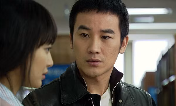 Cuoc dien thoai luc 0 gio: “Em ngu di, dem nay chi ay bao anh roi!”