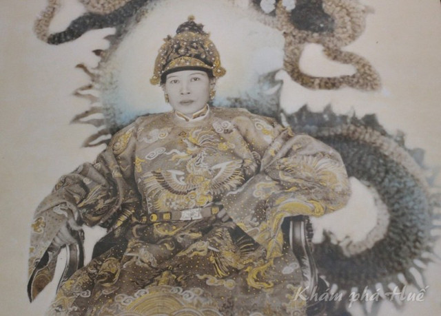 Hoàng thái hậu cuối cùng Việt Nam và lời tiên tri linh nghiệm của thầy địa lý - Hình 16 Hoang thai hau cuoi cung Viet Nam va loi tien tri linh nghiem cua thay dia ly-Hinh-16