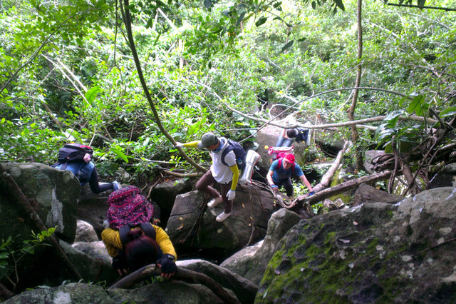 Cận cảnh cung đường lên 'Đệ nhất thiên sơn' Bà Đen - Hình 4 Can canh cung duong len 'De nhat thien son' Ba Den-Hinh-4