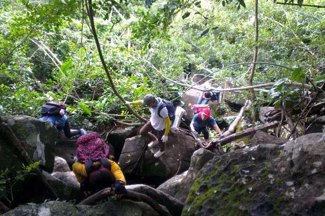 Can canh cung duong len 'De nhat thien son' Ba Den-Hinh-4