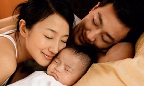 Vo lap tuc doi ly hon khi thay mon qua dat tien chong tang