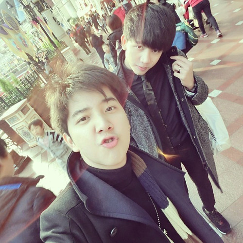 Ban và Karn vốn là bạn, sớm nhận ra tình cảm của nhau và quyết định vượt qua tất cả để tìm niềm vui, niềm hạnh phúc. Cả hai hiện thu hút một lượng fan rất lớn trên mạng xã hội.