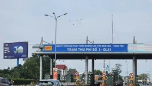Nguy cơ sập trạm thu phí QL51, TP HCM “chốt hạn” tháo dỡ trong tháng 12