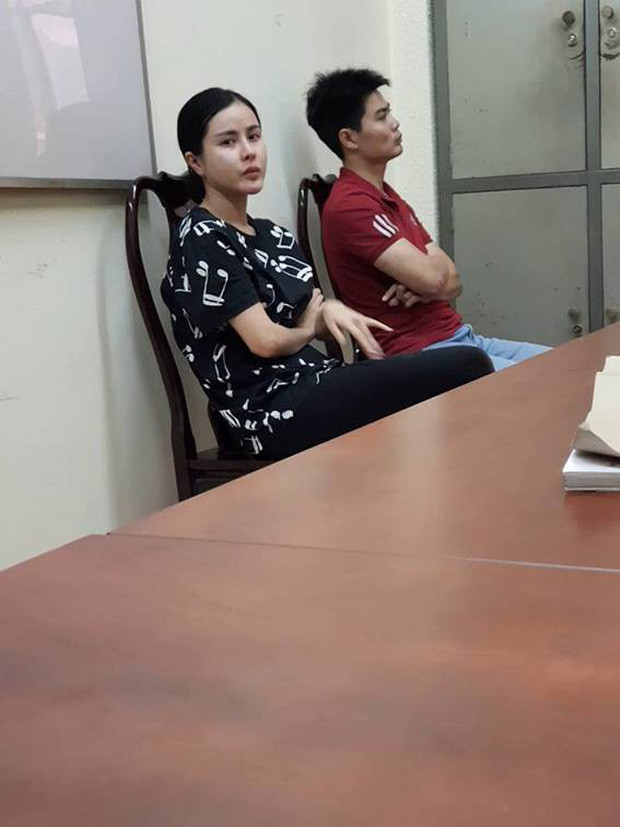 Hương Ly thường xuất hiện với diện mạo sanh chảnh, ở những điểm du lịch VIP, tiêu tiền không cần tính toán nhiều… “Bà trùm” không tiếc tay khi chi những khoản tiền lớn để thay đổi xế hộp hạng sang, quần áo, túi xách toàn đồ hiệu, đi spa chăm sóc sắc đẹp…