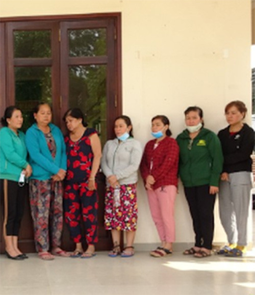 Nhóm này tổ chức thầu đề, đá gà, cá độ bóng với giao dịch trung bình một ngày từ 200 đến 500 triệu đồng. Ngoài ra, những con bạc "khô túi", nhóm này đã cho con bạc vay tiền từ 400 đến 1 tỷ đồng, lãi suất lên đến 60%/ tháng.