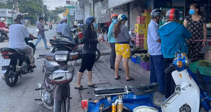 Hàng quán khắp Sài Gòn đã được hoạt động. Tuy nhiên tất cả phải chấp hành quy định biện pháp phòng chống dịch theo chỉ đạo của UBND TP HCM.
