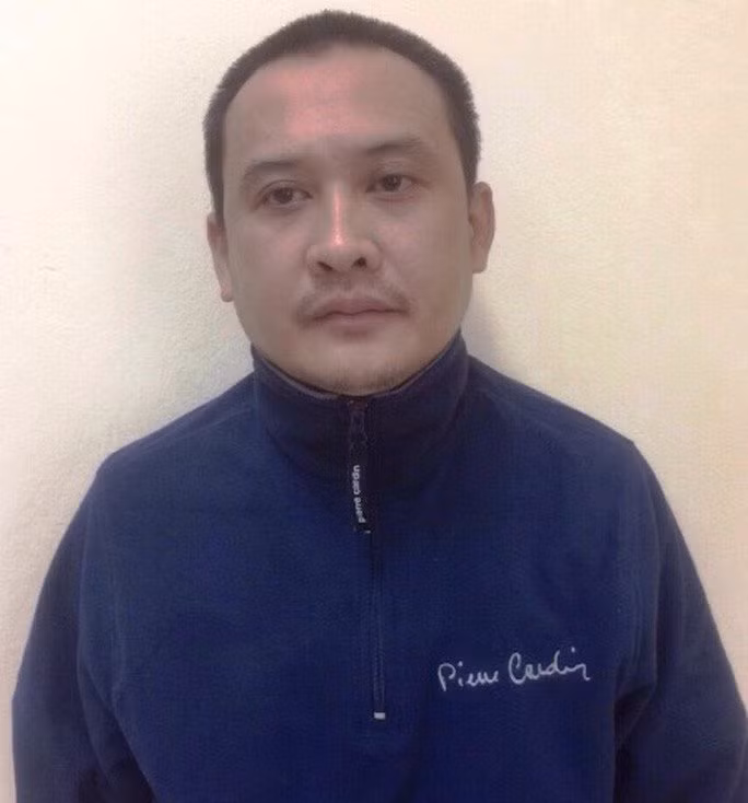 Lê Duy Tuấn (Giám đốc kinh doanh Công ty TNHH Đầu tư và phát triển Đông Kinh). Ba người cùng bị khởi tố về tội Vi phạm quy định về đấu thầu gây hậu quả nghiêm trọng, theo khoản 3 điều 222 Bộ luật Hình sự năm 2015.