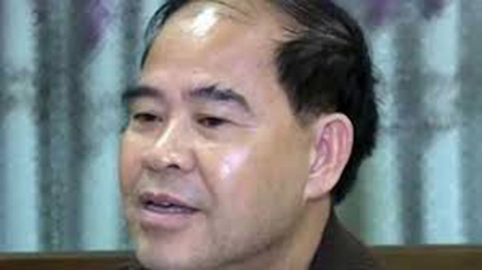 Sau mỗi lần thực hiện hành vi đồi bại, ông My thường cho nạn nhân bánh kẹo, cho tiền và dặn không được nói chuyện với ai. Theo kết quả điều tra, cơ quan chức năng xác định có 7 nam sinh đã bị thầy hiệu trưởng của ngôi trường mà các em đang theo học lạm dụng tình dục trong suốt thời gian dài. Nạn nhân nhỏ tuổi nhất sinh năm 2005. 