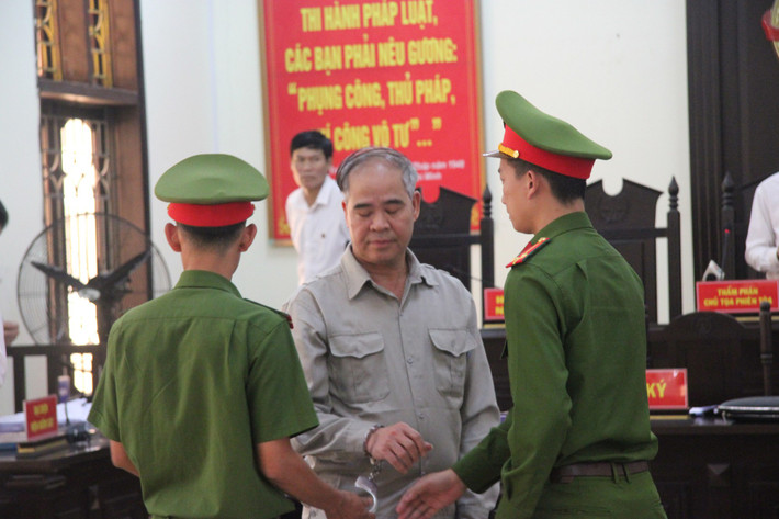 Quá trình điều tra cơ quan chức năng xác định, trong khoảng thời gian cuối năm 2016 - 2018, ông My đã nhiều lần gọi các nam sinh của trường lên phòng làm việc với lý do nhắc nhở vi phạm hoặc hỏi thăm tình hình học tập.