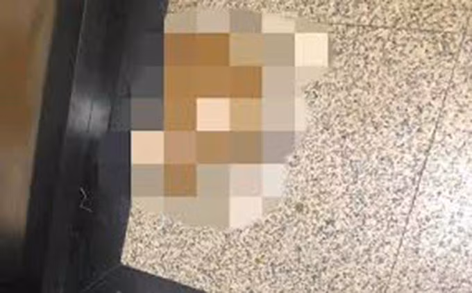 Vụ việc sau đó nhanh chóng được nhiều cư dân trong tòa nhà này phản ánh lên ban quản lý lâm thời và đến chiều cùng ngày đã xác định được bé trai gây ra sự việc.