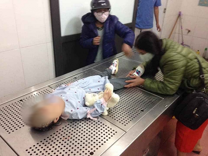 Đến khoảng 8h ngày 30/3, thấy Minh Minh có biểu hiện khó thở, Lan Anh có cùng Tuấn hô hấp nhân tạo và ép ngực để cấp cứu. Sau đó, cháu bé được đưa đi cấp cứu tại bệnh viện, đến khoảng 11h cùng ngày thì tử vong. 