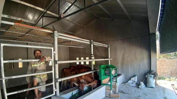 Vụ việc biệt thự" cho bò giá 236 triệu đồng, ngày 23/7, Công an tỉnh Nghệ An cho biết, vẫn đang tiếp tục điều tra liên quan đến một số thông tin bất cập trong quá trình triển khai thực hiện "Đề án Hỗ trợ phát triển kinh tế - xã hội dân tộc Ơ Đu" của Ban Dân tộc tỉnh Nghệ An thực hiện từ năm 2016 đến nay. 