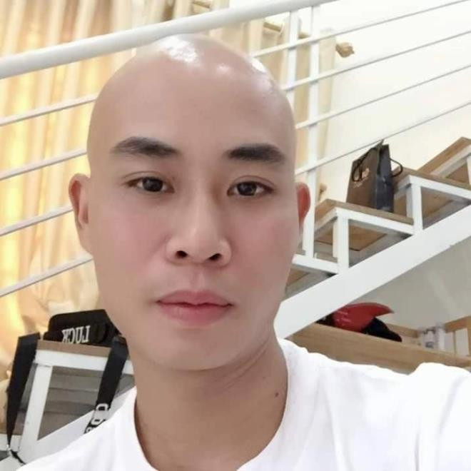 Cách đây 2 tháng, Tú gặp chị Trang ở chợ, do bức xúc nên Tú đánh "con nợ" gãy tay.