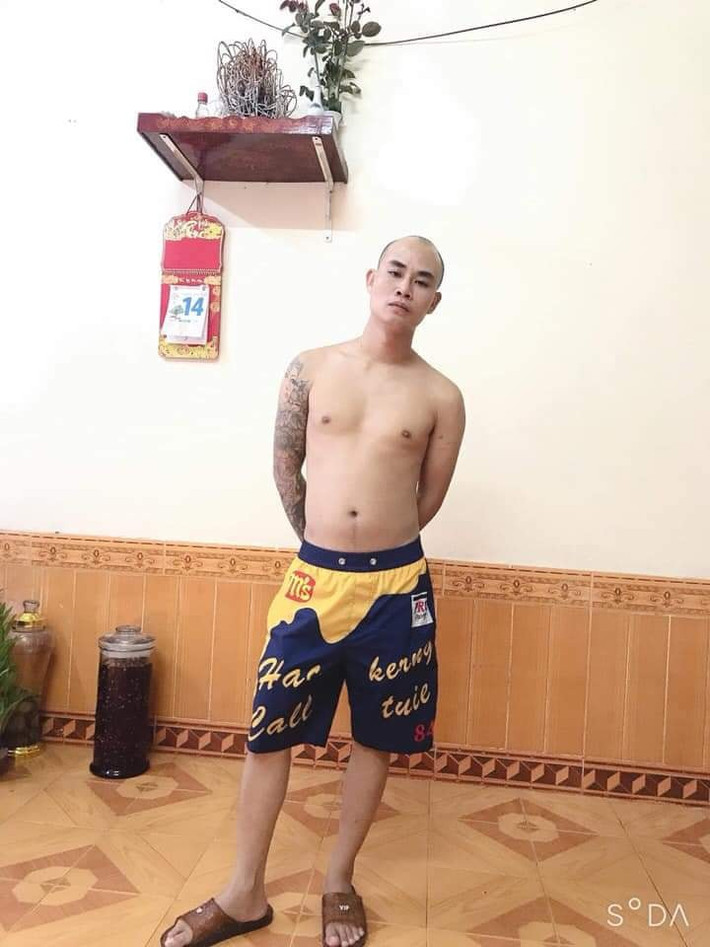 Với sự truy bắt quyết liệt, hơn 23h cùng ngày, lực lượng chức năng đã bắt giữ Nông Văn Tú tại thị trấn Nhã Nam, huyện Tân Yên (Bắc Giang), thu giữ tại hiện trường một khẩu súng dạng côn quay tự chế bắn đạn thể thao và một chiếc điện thoại.